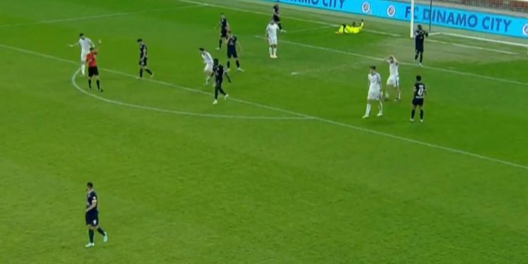 VIDEO/ Gol spektakolar në shtesë, Dinamo mposht Teutën dhe merr vendin e katërt