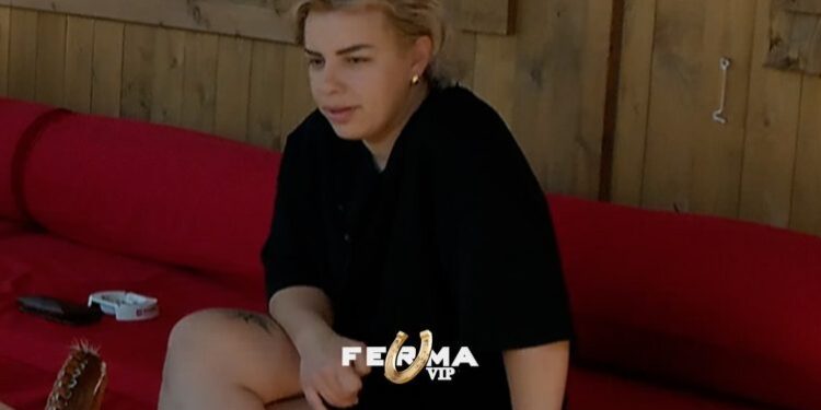 “Nuk kam përjetuar adoleshencë”/ Xhesika: Kam mbajtur familjen që 16 vjeç