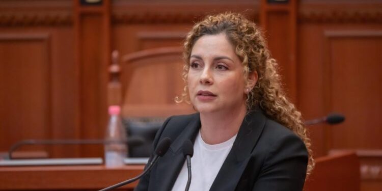 E turpshme! Rama mbron Olta Xhaçkën, PS refuzon ta dërgojë mandatin në Kushtetuese