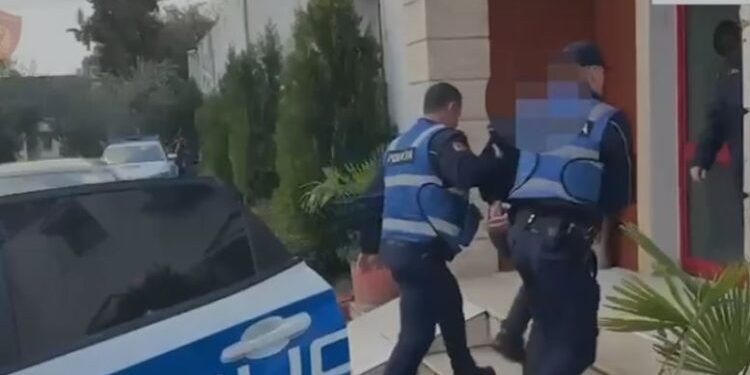 U zunë gjatë peshkimit, vëllezërit në Dimal i djegin divanin 22-vjeçarit