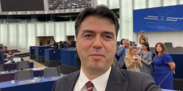 PE miraton rezolutën për konfiskimin e aseteve ruse dhe përdorimin për rindërtimin e Ukrainës, Basha përshëndet vendimin