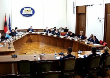 Kërkuan 5 minuta pushim, deputetët e PS nuk kthehen në mbledhjen e komisionit për TIMS