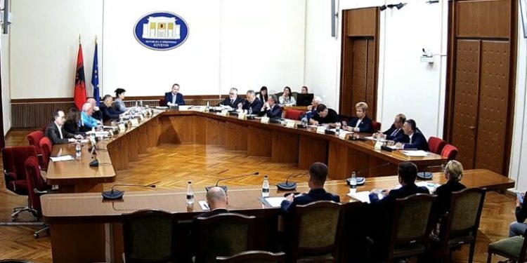 Kërkuan 5 minuta pushim, deputetët e PS nuk kthehen në mbledhjen e komisionit për TIMS