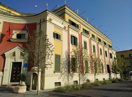 “Ushqenin” kompanitë e tyre me tendera, si u “fundosën” drejtorët e Bashkisë Tiranë