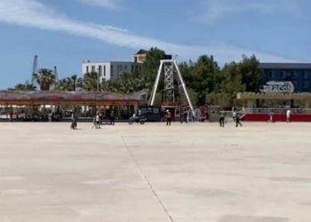 U përplas nga motori elektrik, përfundon në spital 15-vjeçarja në Vlorë