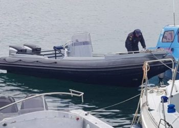 Gomonia rrezikoi të fundosej, shpëtohen 11 turistë në Vlorë