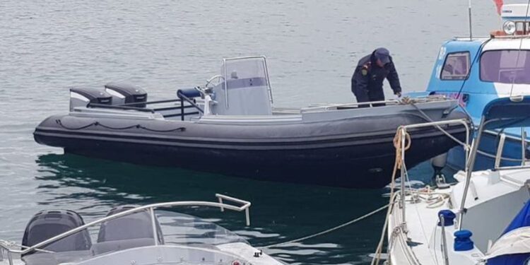 Gomonia rrezikoi të fundosej, shpëtohen 11 turistë në Vlorë