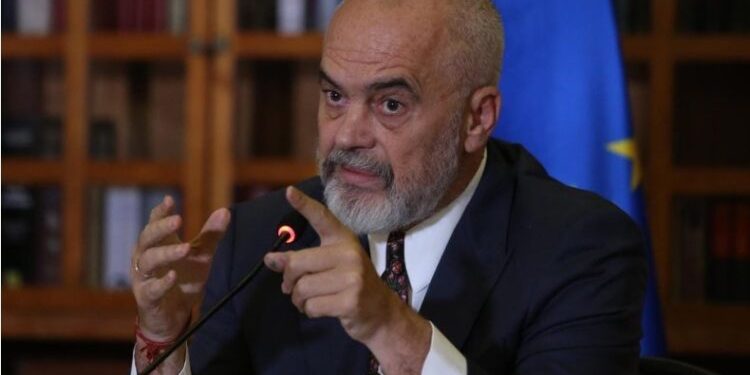 Rama mbledhje të jashtëzakonshme me ministrat dhe deputetët