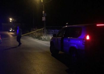 Shoferja godet me makinë efektivin e policisë pasi e ndëshkoi dhe arratiset