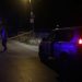 Shoferja godet me makinë efektivin e policisë pasi e ndëshkoi dhe arratiset