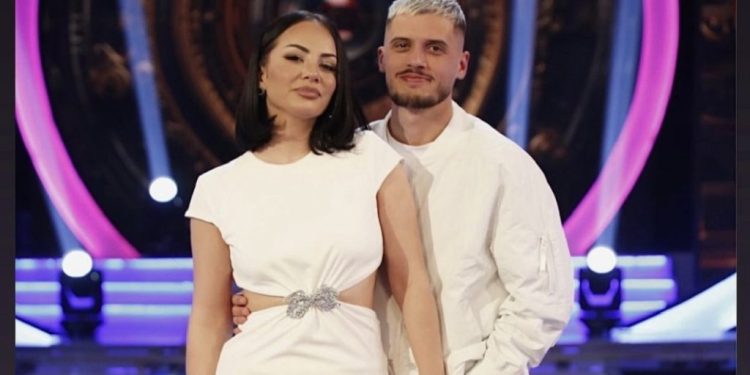 Sara poston foton duke ngrënë fasule: Bebi nuk ka naze, ka gusto