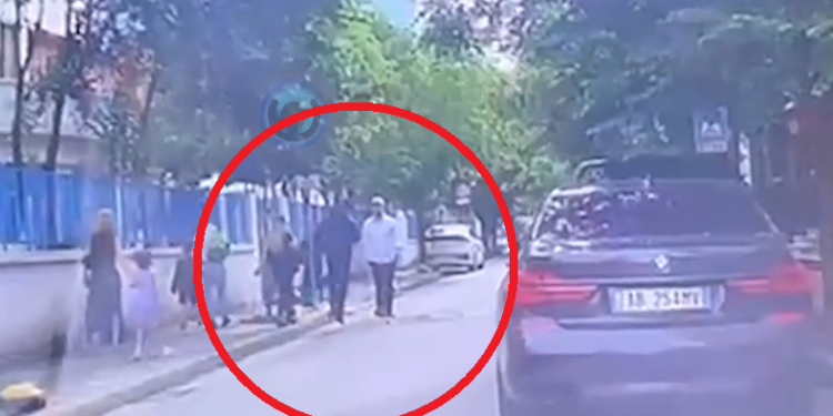 Del VIDEO/ Momenti kur rrihet brutalisht avokati Sokol Mëngjesi nga 3 autorët