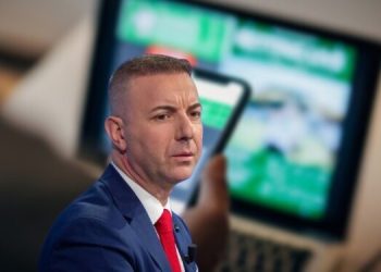 Denis Dyrnjaja, bastexhiu dhe borxhliu që do të ndajë licencat e basteve sportive