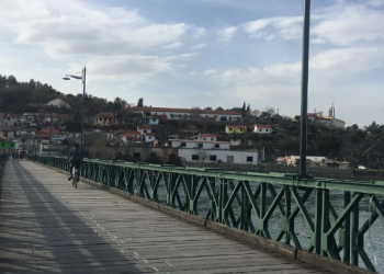 Gruaja i jep fund jetës, hidhet nga ura e Bunës
