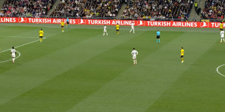 Dortmund-Real/ Mbyllet pjesa e parë, gafa e Adeyami, shtylla dhe Courtois ndalin gjermanët