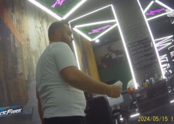 Skandali me punësimet fiktive/ Zyrtari i shtetit, berber në Tiranë gjatë orarit të punës