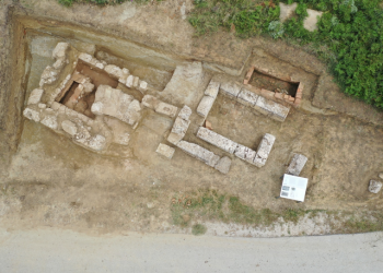FOTO/ Zbulohen varre të tjera monumentale në qytetin ilir të Amantias