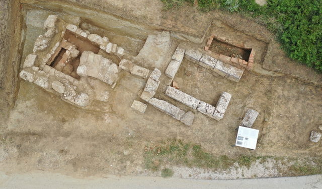 FOTO/ Zbulohen varre të tjera monumentale në qytetin ilir të Amantias