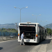 “Po vjen erë e keqe”/ Urbani i linjës Tiranë-Kamëz “shpërthen” në tym, pasagjerët zbresin me shpejtësi