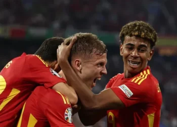 Iberikët finalistët e parë të Evropianit, rekord nga Yamal (VIDEO)
