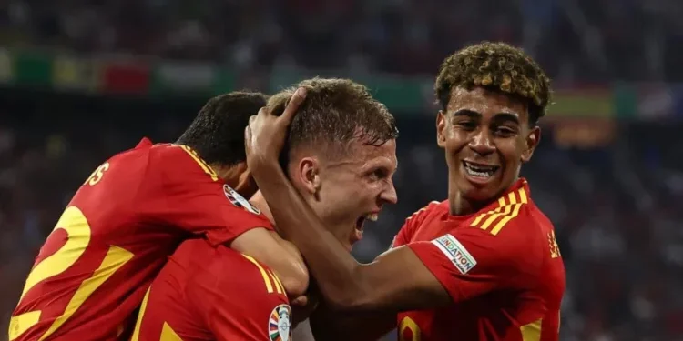 Iberikët finalistët e parë të Evropianit, rekord nga Yamal (VIDEO)