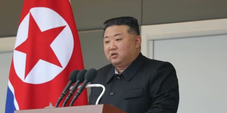 Koreja e Veriut planifikon rritjen e arsenalit bërthamor, Kim Jong Un: Forcat armike synojnë të sulmojnë