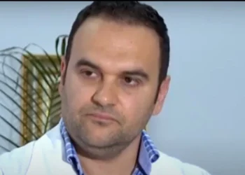 ‘T’a çojmë pranë varrezave’, Sotiraq Senjo mjeku që bën humor të zi me pacientët, Raqka i Onkologjikut mizor dhe halldup për para