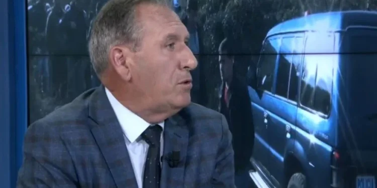 Gjin Marku që lëshon vërtetime gjakmarrje false për azil. Policia e lë të lirë. Ja tarifat. 1.5 mijë euro vërtetimi për azil në SHBA