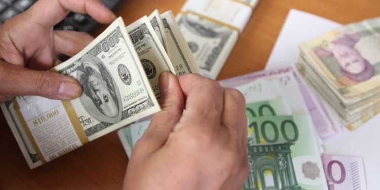 Këmbimi valutor 1 shtator/ Rritet dollari, por çfarë ndodh me monedhat e tjera