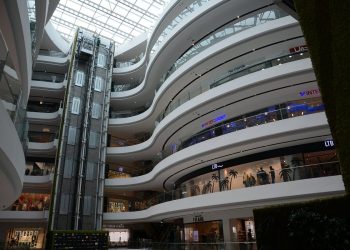 4 vjeçarja në reanimacion, në gjendje kritike. Rrëzohet nga shkallët elektrike tek Toptani Shoping Center