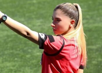 Ju publikua videoja +18 , arbitrja pezullohet nga futbolli