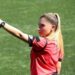 Ju publikua videoja +18 , arbitrja pezullohet nga futbolli