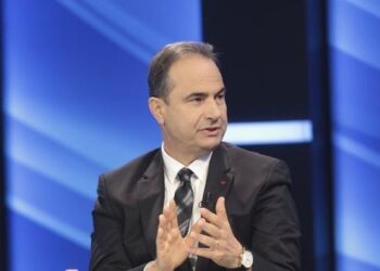 Boçi flet për mosbindjen civile: Jemi goditur me spraj e gaz