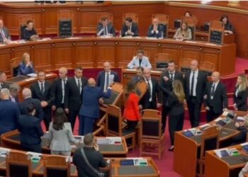 Përjashtohen me 10 ditë deputetët Elda Hoti dhe Petrit Doda