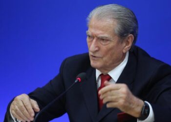 Berisha: Dumani i ‘ligjit’ fsheh dhjetëra krime dhe lëpin këpucët e Ramës