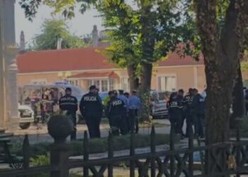Protesta e opozitës/ Blindohet godina e Ministrisë së Brendshme, Parlamentit, në ruajtje edhe Bashkia e Tiranës
