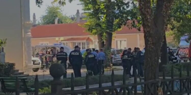 Protesta e opozitës/ Blindohet godina e Ministrisë së Brendshme, Parlamentit, në ruajtje edhe Bashkia e Tiranës