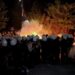 Protesta tek Bashkia, protestues të djegur dhe persona që u bie të fikët nga gazi lotsjellës dhe uji me piper