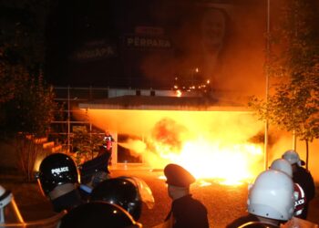 Protesta e opozitës, një protestues i arrestuar, 3 të proceduar dhe 9 në kërkim