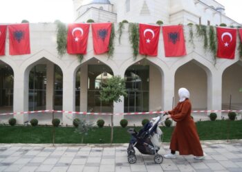 Erdogan përuron Xhaminë e Namazgjasë, ish-kreu i KMSH: Ndërhyrje e egër politike