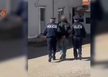 E plagosi fqinji me thikë, përfundon te Trauma 37-vjeçari