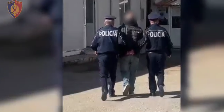 E plagosi fqinji me thikë, përfundon te Trauma 37-vjeçari