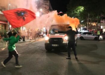 Policia vazhdon terrorin ndaj protestuesve, ndalohen dy prej tyre