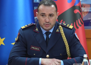 Drejtori i ri i Policisë së Shtetit firmos ndryshimet në radhët e uniformave blu
