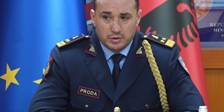 Drejtori i ri i Policisë së Shtetit firmos ndryshimet në radhët e uniformave blu