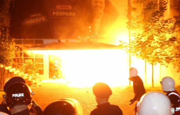 Tre orë mosbindje civile, përfundon protesta e opozitës