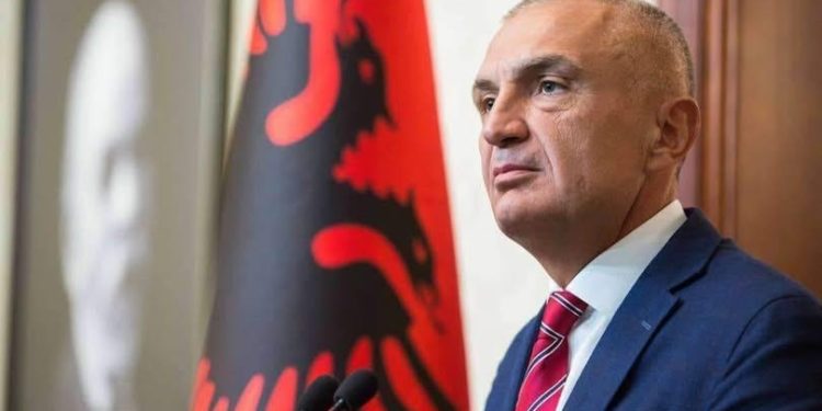 28 Nëntori/ Meta: Zoti e bekoftë Flamurin Kombëtar!