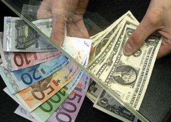 Këmbimi valutor 5 nëntor/ Me sa blihen e shiten dollari dhe euro