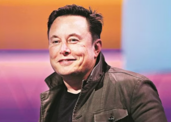 Refugjatët në Shqipëri, Elon Musk del kundër Gjykatës së Romës