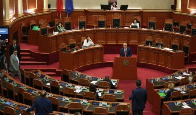 Mblidhet sot Kuvendi, interpelancë me ministren e Shëndetësisë